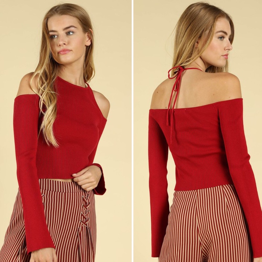 Cold shoulder long sleeve top - Red